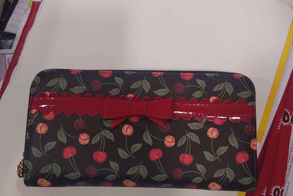 Portefeuille cerise rouge